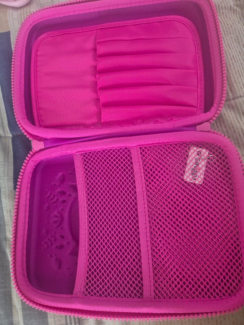 Smiggle pencil case (Category: Stationery & School Supplies) located in Paranaque City. Submitted by shopaholic_k.i. (Listing ID 1451580256, Image 2). Description: new smiggle pencil case..