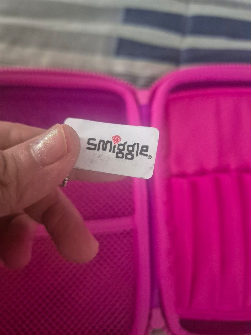 Smiggle pencil case (Category: Stationery & School Supplies) located in Paranaque City. Submitted by shopaholic_k.i. (Listing ID 1451580256, Image 3). Description: new smiggle pencil case..