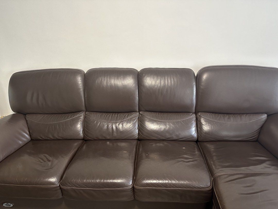Sofa (Category: Sofas) located in Singapore. Submitted by safestone.e1210d (Listing ID 1451567665, Image 3). Description: Leather sofa, 250*95cm, can collect at the end of August.