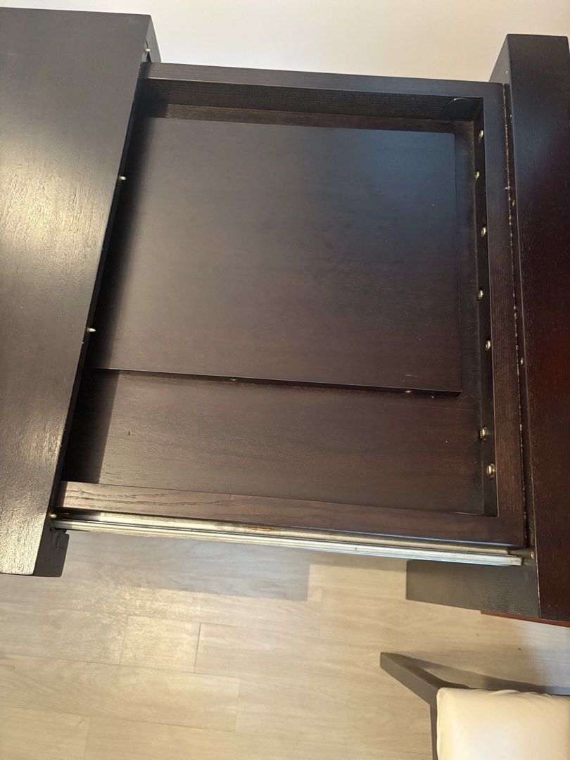 Solid Wood Extendable Dining Table （分類：桌子）位於 Hong Kong。 由 goldenforest.1b53d0 提交（商品編號 1451698595，圖片 2）。簡介： Great quality, custom made solid wood dining table, extendable from 150cm to 190cm. L 150 (190) x W 80 x H 75 cm Collection from Kennedy Town - can help arrange delivery if needed.。
