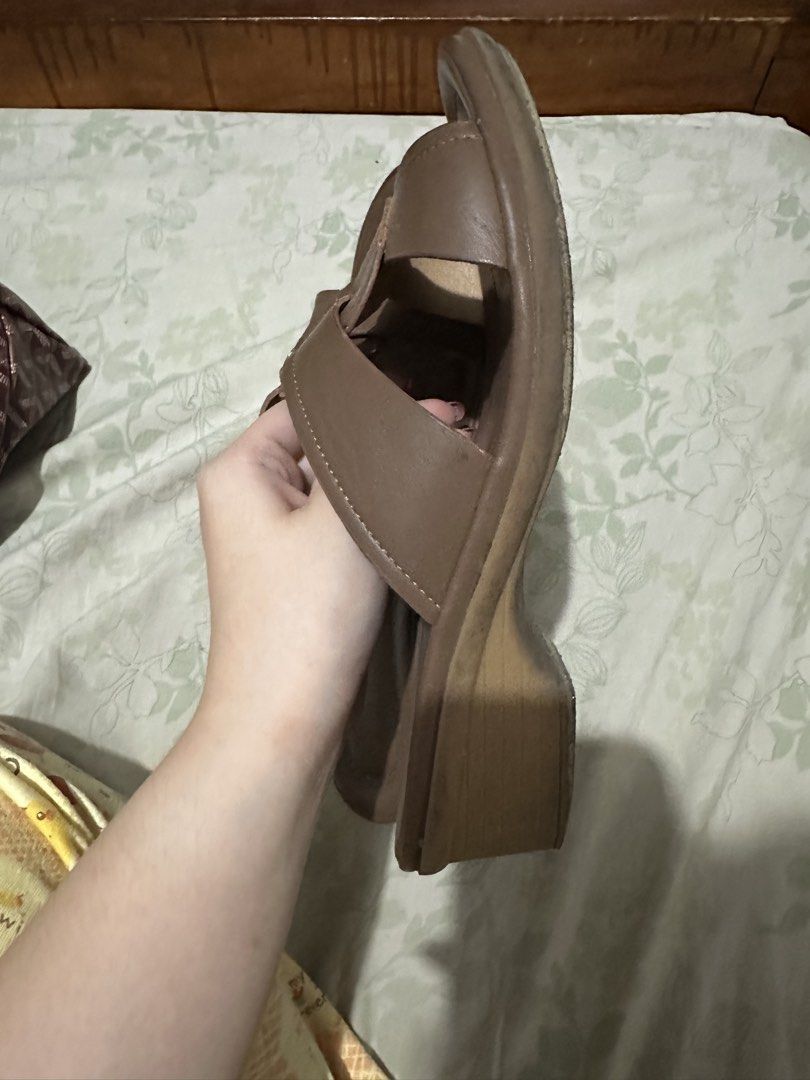 Sorores by Figlia Brown Heeled Sandals (Category: Flats & Sandals) located in Bulacan. Submitted by thesaltybeagle (Listing ID 1451551421, Image 2). Description: Good for everyday Negotiable price pa po Well-used High quality at matibay din po.
