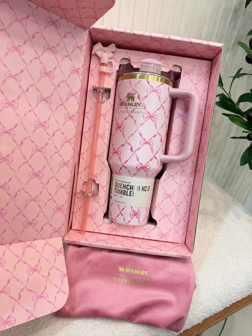 Stanley Loveshackfancy (Category: Water Bottles & Tumblers) located in Manila. Submitted by ddg_s (Listing ID 1451560812, Image 3). Description: 𝙎𝙩𝙖𝙣𝙡𝙚𝙮 𝙇𝙤𝙫𝙚𝙎𝙝𝙖𝙘𝙠𝙁𝙖𝙣𝙘𝙮 𝙏𝙪𝙢𝙗𝙡𝙚𝙧 𝙎𝙚𝙩 🎀 ₱1299 only! 𝐢𝐧𝐜𝐥𝐮𝐬𝐢𝐨𝐧𝐬: • Dustbag • Straw with bow • Care card • Cute collector box 🎀 ✅PAYMENT FIRST 📍LALAMOVE 📍J&T.