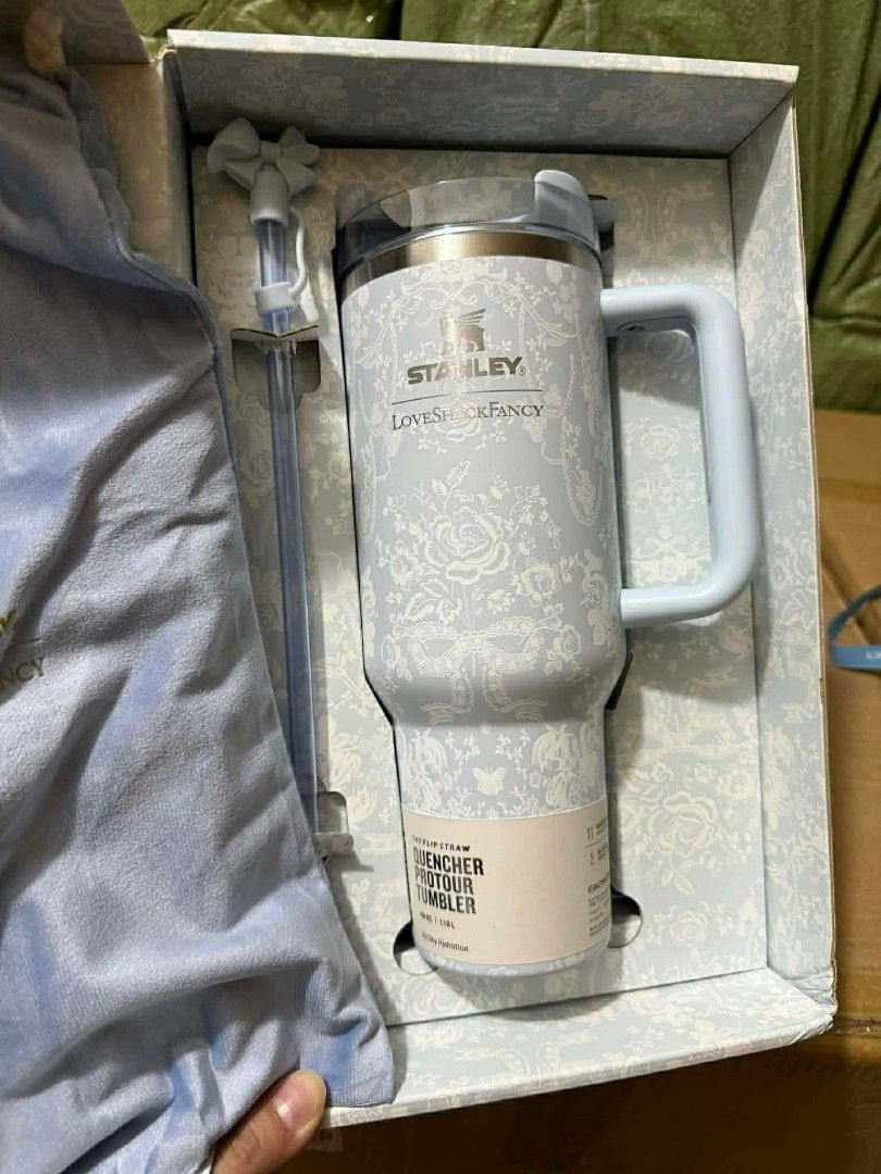Stanley Loveshackfancy (Category: Water Bottles & Tumblers) located in Manila. Submitted by ddg_s (Listing ID 1451560812, Image 2). Description: 𝙎𝙩𝙖𝙣𝙡𝙚𝙮 𝙇𝙤𝙫𝙚𝙎𝙝𝙖𝙘𝙠𝙁𝙖𝙣𝙘𝙮 𝙏𝙪𝙢𝙗𝙡𝙚𝙧 𝙎𝙚𝙩 🎀 ₱1299 only! 𝐢𝐧𝐜𝐥𝐮𝐬𝐢𝐨𝐧𝐬: • Dustbag • Straw with bow • Care card • Cute collector box 🎀 ✅PAYMENT FIRST 📍LALAMOVE 📍J&T.
