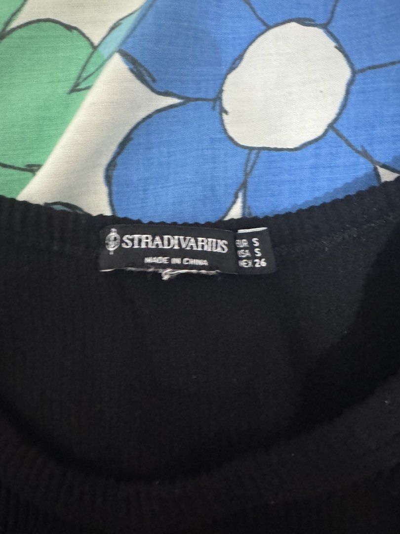 Stradivarius Black Ribbed Racerback Crop Top Size S (Category: Sleeveless) located in Pasig City. Submitted by theresebp (Listing ID 1451625408, Image 2). Description: - Stradivarius black ribbed crop top - Racerback style - Stretchy material - Best fits size S - Perfect wardrobe basic, easy to style.