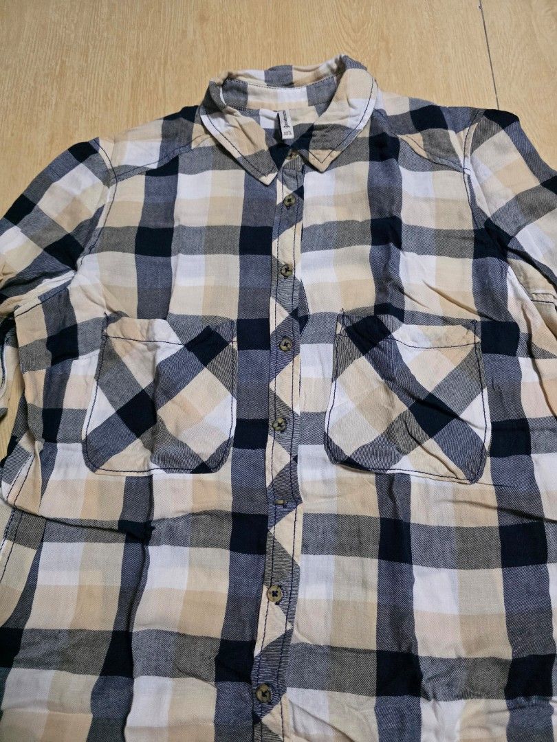 Stradivarius Plaid Flannel Shirt Size M (Category: Longsleeves) located in Makati City. Submitted by shopdoc (Listing ID 1451643970, Image 3). Description: - Classic plaid flannel shirt from Stradivarius - Features two chest pockets - Button-up front - Comfortable and stylish for everyday wear - Great for layering - Size: Medium (M) rfs decluttering.
