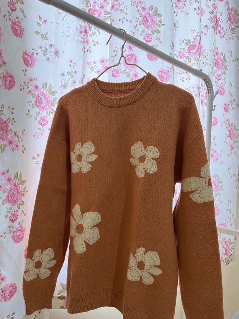 Sweater Bunga (Kategori: Atasan) berada di Karawang. Dikirim oleh clawjp (ID iklan 1451668609, Gambar 1). Deskripsi: Sweater rajut berwarna oranye bata (terracotta) Oversize L to XL Ld : 110-118.