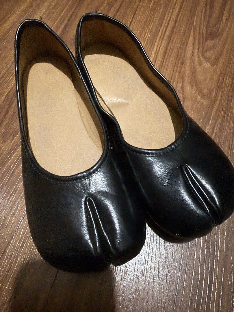 Tabi leather flats (Category: Flats & Sandals) located in Manila. Submitted by tsllrm (Listing ID 1451562880, Image 1). Description: - rarely used - no brand - only a dupe - not really my style - soft leather and insole cushion - 24cm insole.