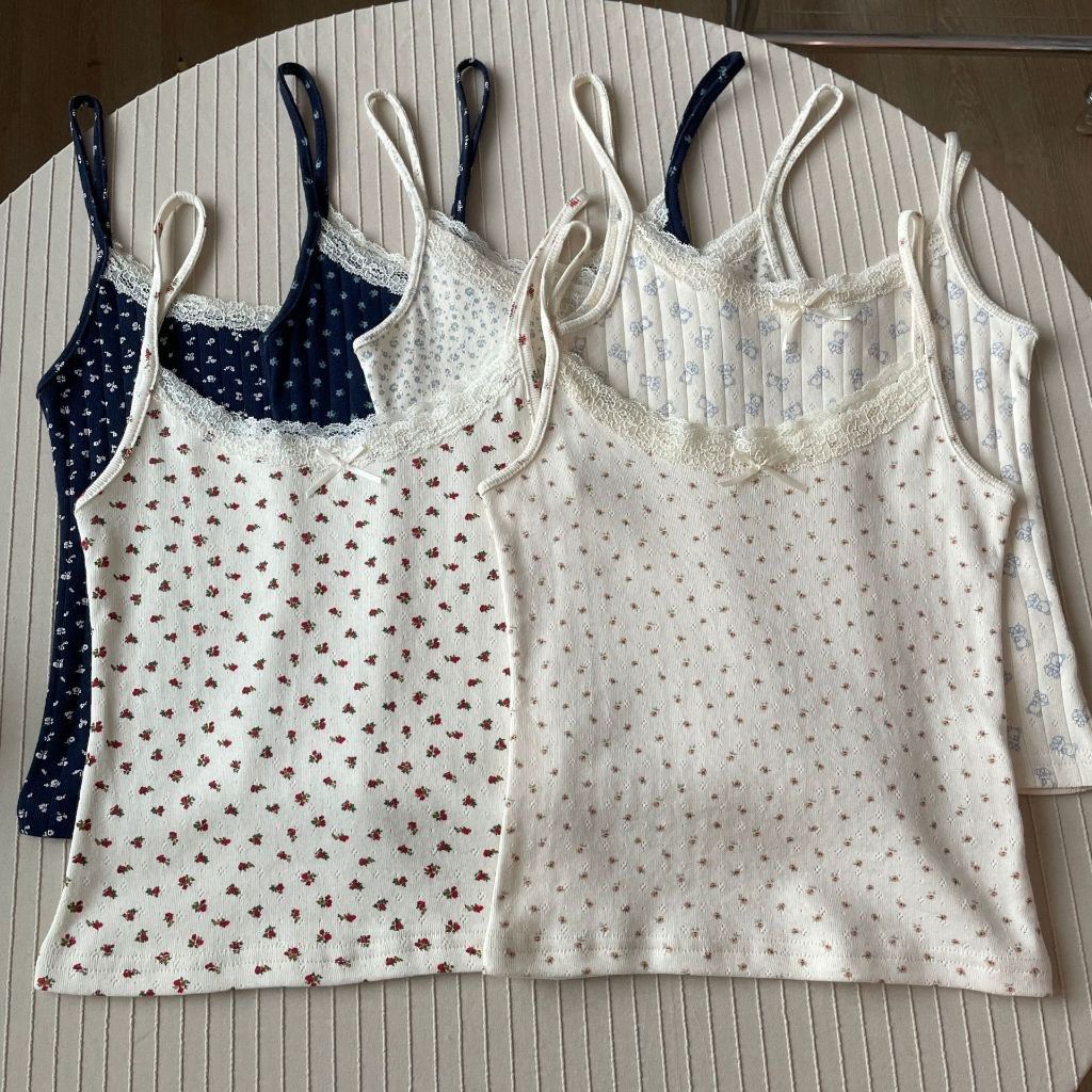 Tanktop Bunga Renda (Kategori: Atasan) berada di Denpasar. Dikirim oleh prelovedbaliii (ID iklan 1451602460, Gambar 3). Deskripsi: gambar hanya referensi, langsung klik link di bawah untuk order.