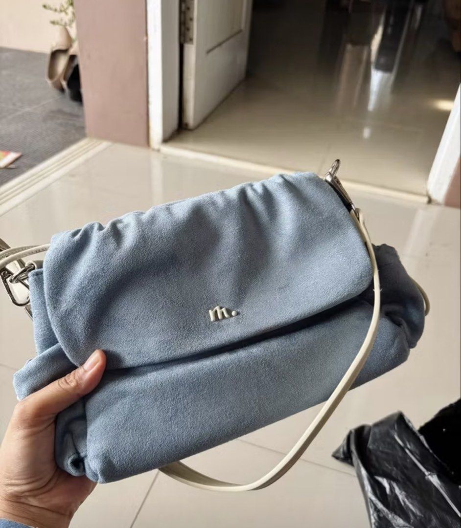 Tas Mossdoom blue tali slempang (Kategori: Tas & Dompet Wanita) berada di Jakarta Utara. Dikirim oleh 2ndstuff.jkt (ID iklan 1451658657, Gambar 1). Deskripsi: Kondisi: good condition Dimensi: 29.5 x 8.6 x 17 cm ( p x l x t ) Minat boleh langsung checkout yaa Payment via oren only Liink co dibawah👇bagian pengiriman (Mailing & Delivery) .