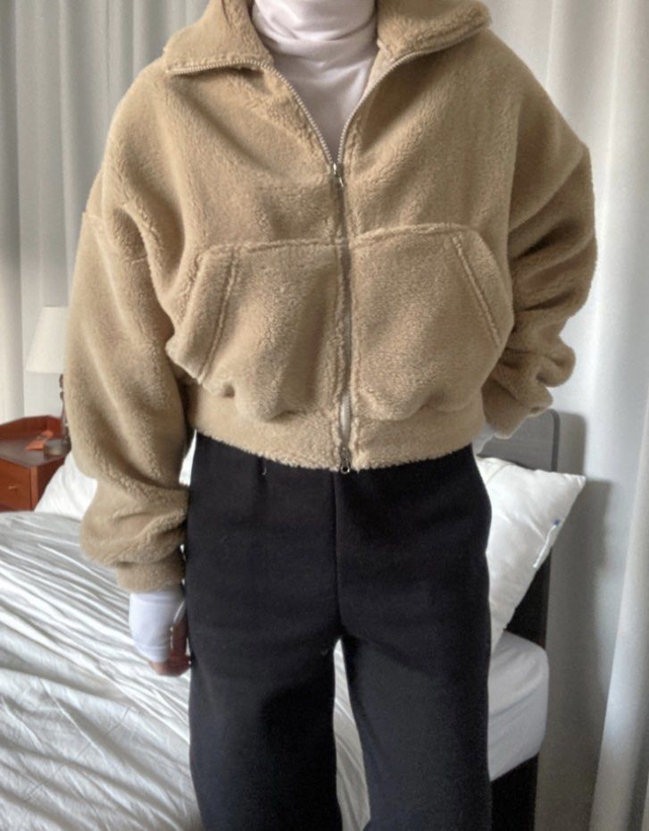 Teddy crop jacket (Category: Coats, Jackets and Outerwear) located in Baguio. Submitted by jelaitrift (Listing ID 1451691229, Image 1). Description: -Good for travel -Mura na to mahal bentahan lalo na ig -High quality galing hk box🍒.