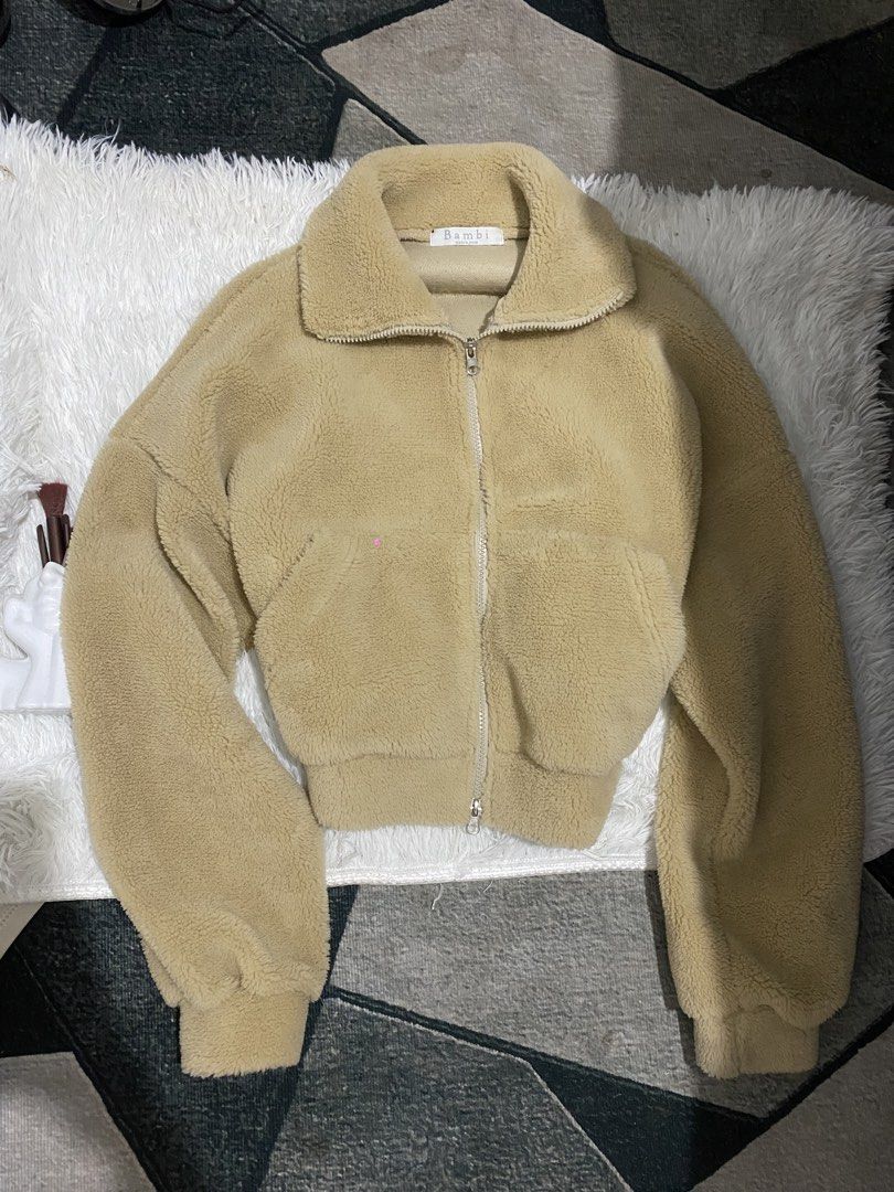Teddy crop jacket (Category: Coats, Jackets and Outerwear) located in Baguio. Submitted by jelaitrift (Listing ID 1451691229, Image 2). Description: -Good for travel -Mura na to mahal bentahan lalo na ig -High quality galing hk box🍒.