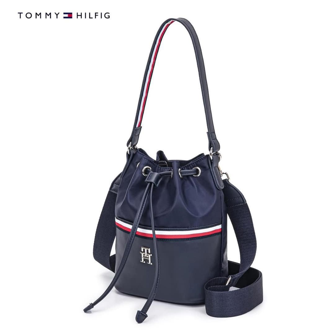 Tommy Hilfiger Bucket Sling Bag💯 (Category: Cross-body Bags) located in Manila. Submitted by lovekara (Listing ID 1451665645, Image 2). Description: color: BLACK & NAVY BLUE 📍size: 20x2212cm .