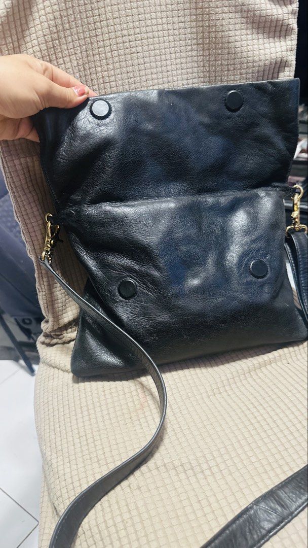 Tory Burch Black Leather Foldover Crossbody Bag (Category: Luxury Bags & Wallets) located in Manila. Submitted by preloved.brand2023 (Listing ID 1451679040, Image 2). Description: - Authentic Black Leather Tory Burch Bag - Stylish Foldover Design with Secure Snap Closure - Elegant Gold Hardware Accents - Interior Zippered Pocket and Signature Tory Burch Lining - Adjustable Crossbody Strap for Comfort - Ideal for Everyday Use and Carrying Essentia