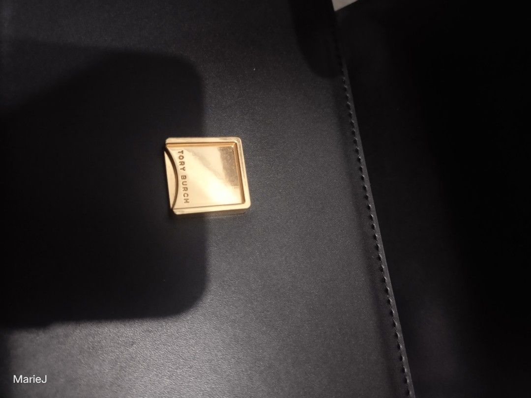 Tory Burch Eleanor - Small (Category: Luxury Bags & Wallets) located in Manila. Submitted by inamarie.j104 (Listing ID 1451594946, Image 3). Description: .