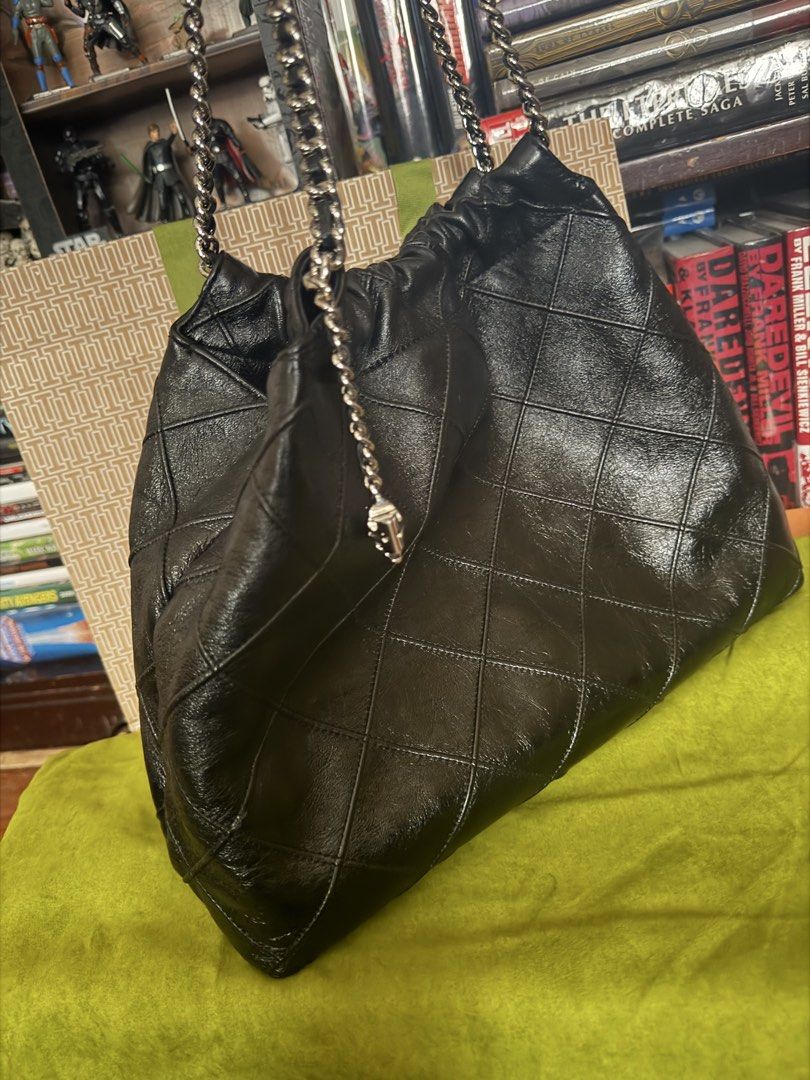 Tory Burch Fleming soft string bag (Category: Luxury Bags & Wallets) located in Quezon City. Submitted by anikalaine (Listing ID 1451526149, Image 2). Description: Tory Burch Fleming soft string bag Bought May 2026, very recent. Complete inclusions, like new. Impulsive buying hence selling low. Original price around 50K +. Selling 37K, good deal. Thanks! Heres the link of the bag model. https://www.toryburch.ph/fleming-soft-drawstring-bag/154572/