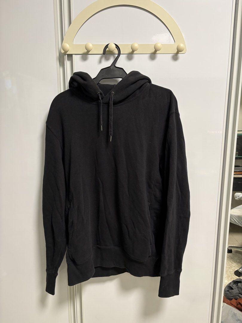 Uniqlo Black Hoodie (Category: Coats, Jackets and Outerwear) located in San Fernando. Submitted by blique2018 (Listing ID 1451653409, Image 1). Description: - Uniqlo Black Boxy Hoodie - Size: L - Dimes: 21x25 - Condition: 7/10, with brown discoloration on the collar and hoodie area - Shipping: via Lalamove / Grab (Shouldered by the buyer); Can go for meetup near UST - MOP: BDO/Gcash - RFS: Decluttering.
