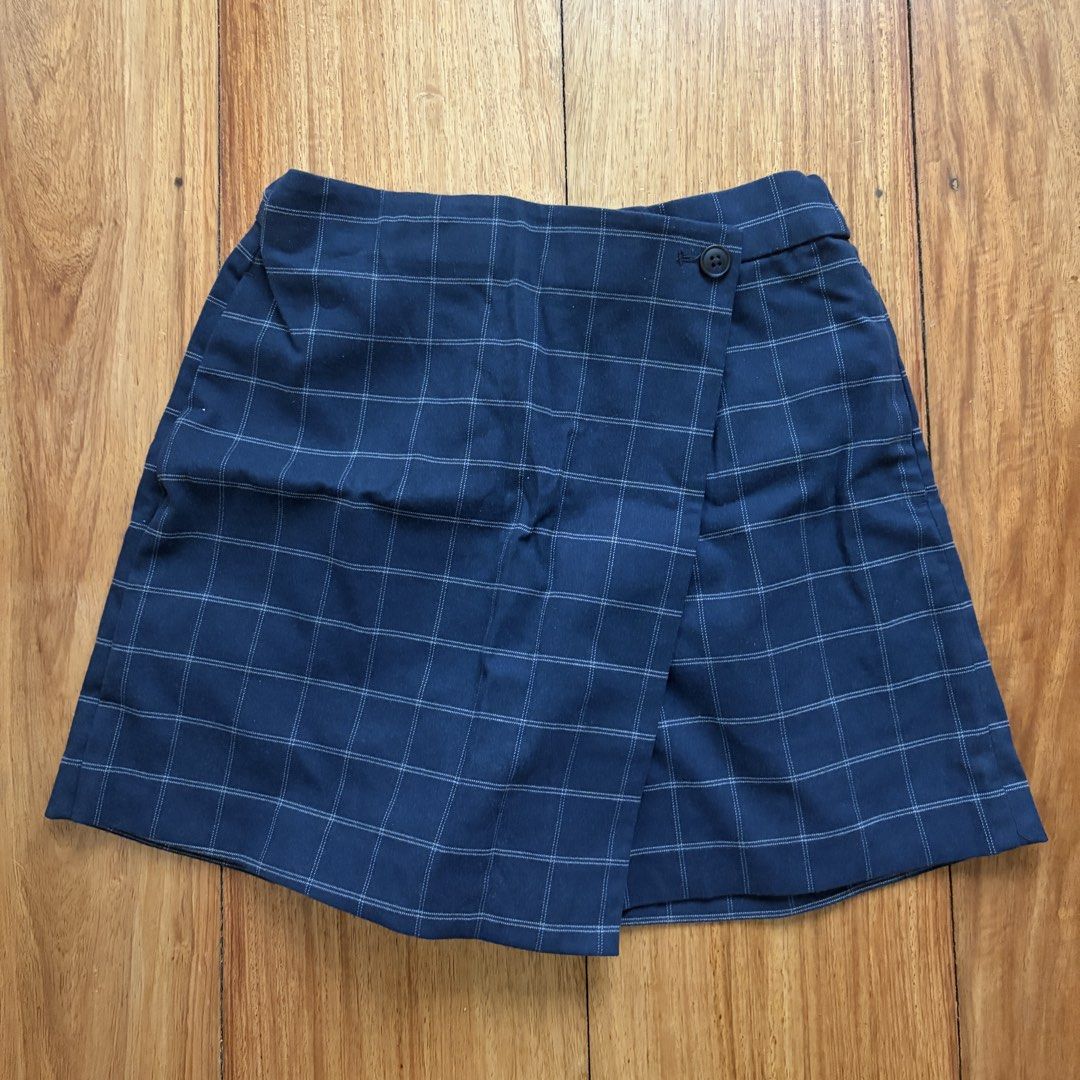 UNIQLO Blue Plaid Shorts Size S (Category: Shorts) located in Pasig City. Submitted by riikawa (Listing ID 1451697948, Image 1). Description: - Comfortable elastic waistband - waistline: 60-66cm or 24-26 inches - Made with a polyester and rayon blend - Includes spandex for added stretch .