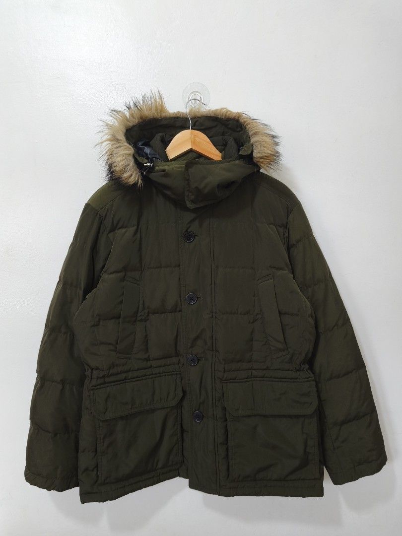 Uniqlo Green Down Puffer Jacket Men Large (Category: Coats, Jackets and Outerwear) located in Balanga. Submitted by winterlab_ph (Listing ID 1451521036, Image 3). Description: Code: A383 Width: 22.5 Length: 29 Shoulders: 18.5 Sleeves: 25.