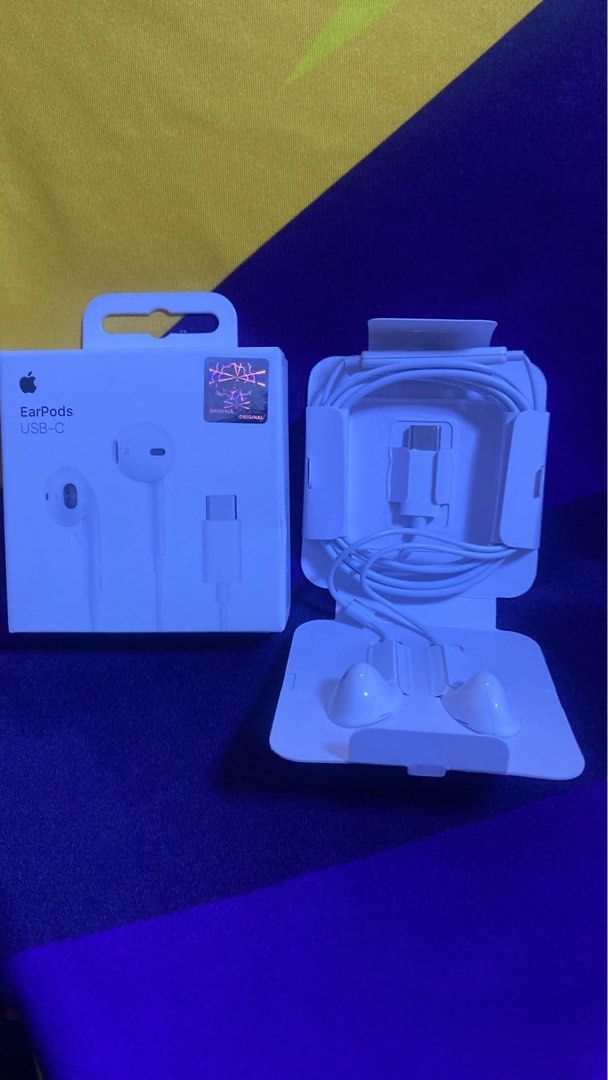 Usb-c earpods earphone (Category: Headphones & Headsets) located in Manila. Submitted by mimasour (Listing ID 1451657194, Image 1). Description: .