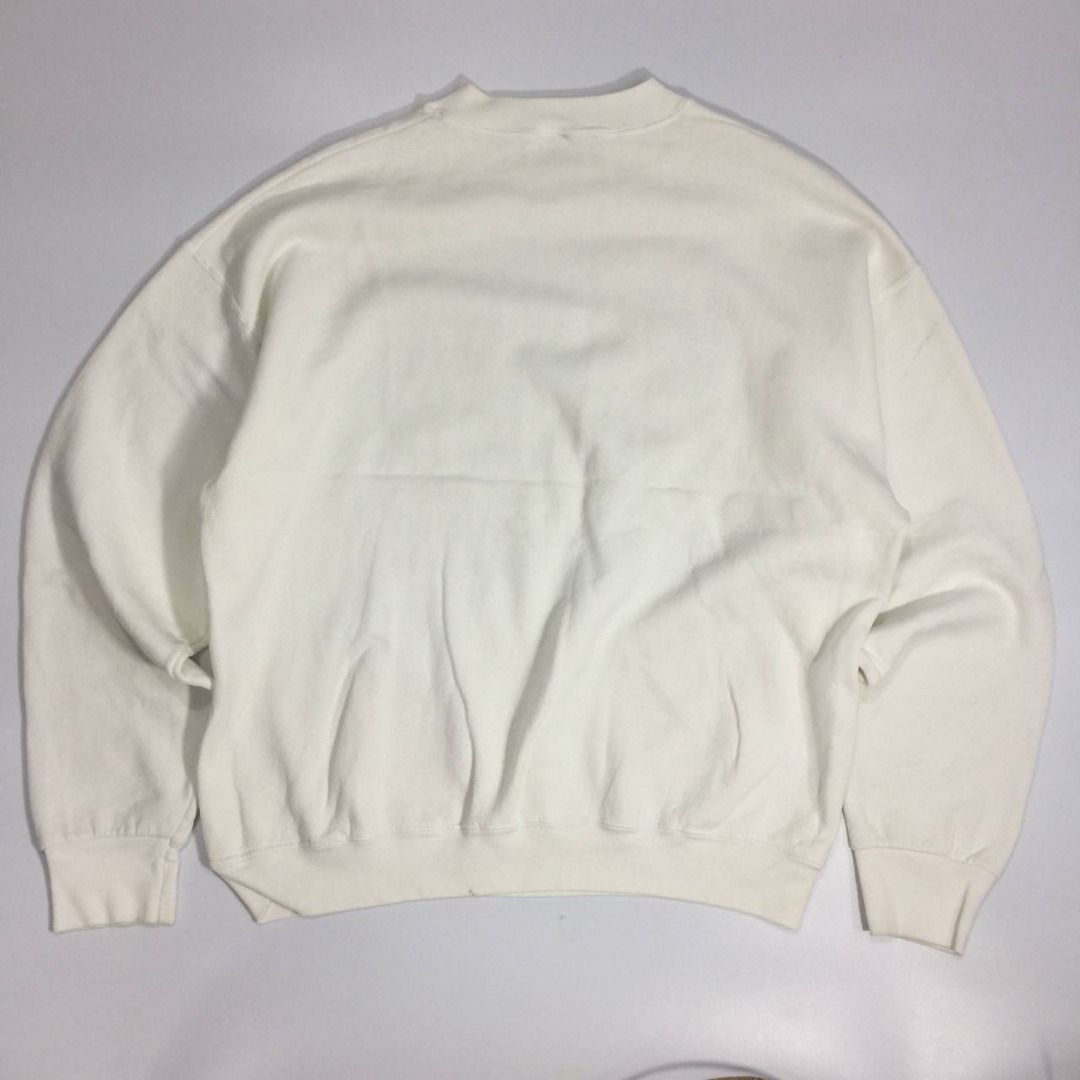 VINTAGE 80s Sweatshirt THE FAR SIDE by Gary Larson (Category: Coats, Jackets and Outerwear) located in Pagsanjan. Submitted by ovothrift (Listing ID 1451592934, Image 3). Description: length - 26 width pit to pit - 23.5 oversized and cropped style sweatshirt authentic very good condition issue - mild stain (see last pic) (need wash) the graphics were made by Gary Larson. He is the sole creator behind The Far Side series, a widely popular single-p