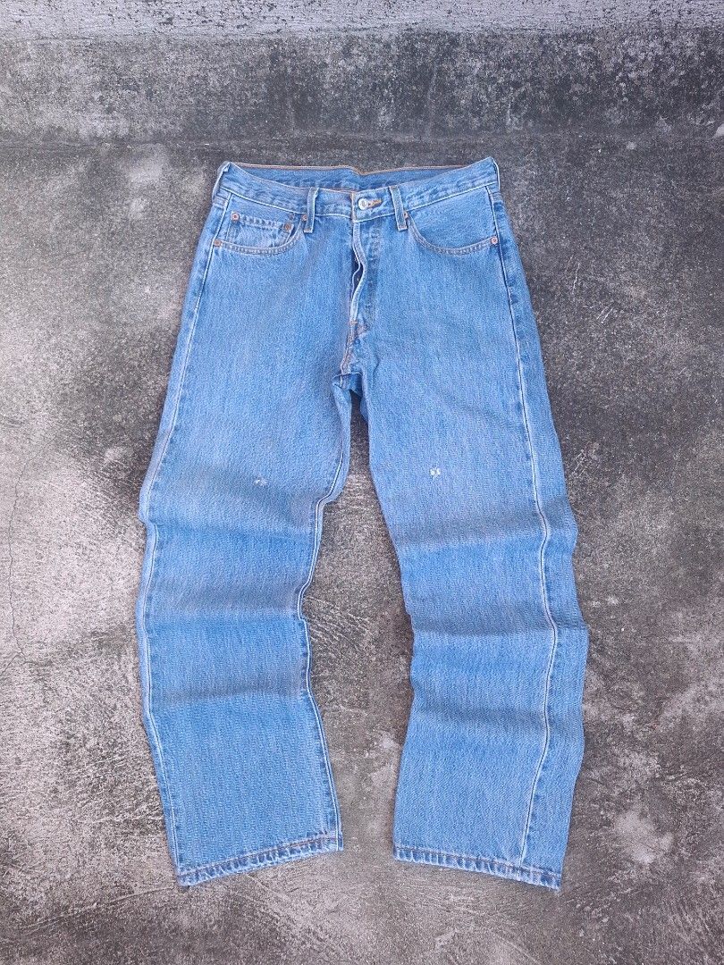 Vintage Levi's 501 Buttonfly Jeans 32x32 (Category: Jeans) located in Manila. Submitted by bonaobrag55538 (Listing ID 1451542641, Image 2). Description: - Vintage Levi's 501 Buttonfly Jeans - Size: 32x42x9 - Wash: Light Blue - Fit: Classic - Condition: Excellent, with a minor bullet hole as shown in photos..