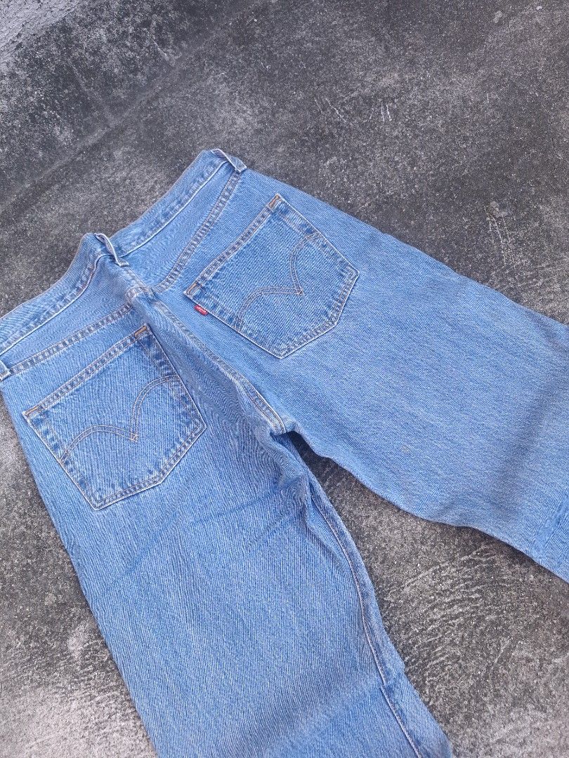 Vintage Levi's 501 Buttonfly Jeans 32x32 (Category: Jeans) located in Manila. Submitted by bonaobrag55538 (Listing ID 1451542641, Image 3). Description: - Vintage Levi's 501 Buttonfly Jeans - Size: 32x42x9 - Wash: Light Blue - Fit: Classic - Condition: Excellent, with a minor bullet hole as shown in photos..