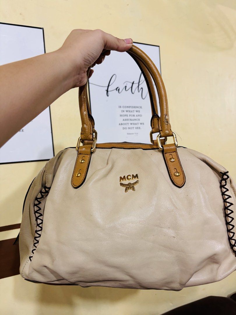 vintage MCM leather handbag (Category: Luxury Bags & Wallets) located in Aurora. Submitted by sandybelle19 (Listing ID 1451617124, Image 1). Description: .