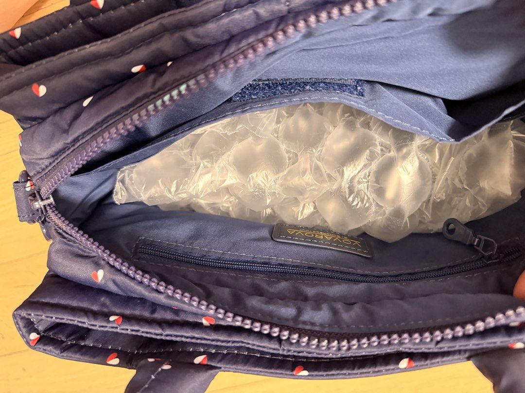 Vovarova handbag （分類：單肩包）位於 Hong Kong。 由 youareinterested 提交（商品編號 1451621881，圖片 3）。簡介： 。