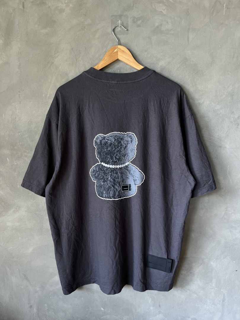 WET1DONE SS23 Sample Teddy Bear Graphic T-Shirt (Category: Tshirts & Polo Shirts ) located in Davao. Submitted by gotchastuff (Listing ID 1451589436, Image 2). Description: - Grey graphic tee from WET1DONE - Features a teddy bear print on the front and back - SS23 sample - Made in Korea - Unique tag detail on the side - Dimes 25x29.5.