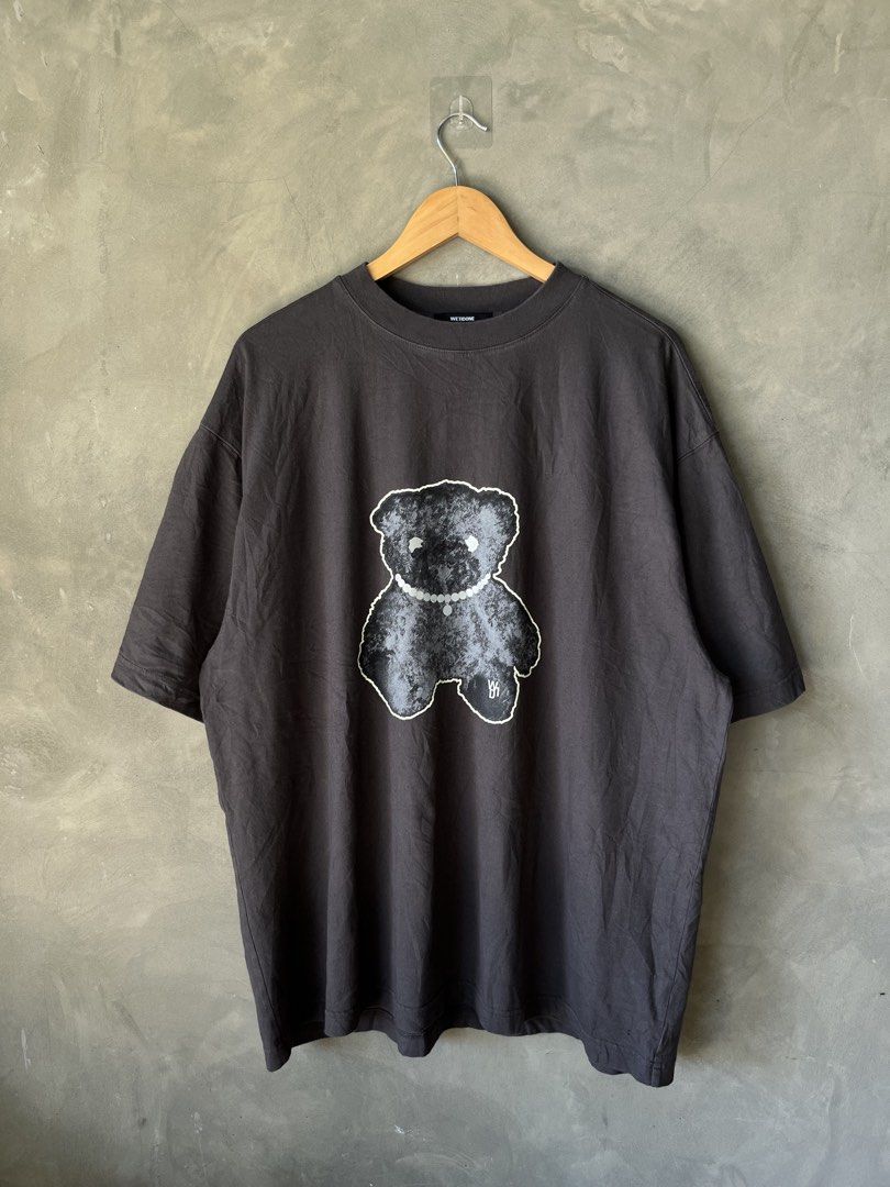 WET1DONE SS23 Sample Teddy Bear Graphic T-Shirt (Category: Tshirts & Polo Shirts ) located in Davao. Submitted by gotchastuff (Listing ID 1451589436, Image 1). Description: - Grey graphic tee from WET1DONE - Features a teddy bear print on the front and back - SS23 sample - Made in Korea - Unique tag detail on the side - Dimes 25x29.5.