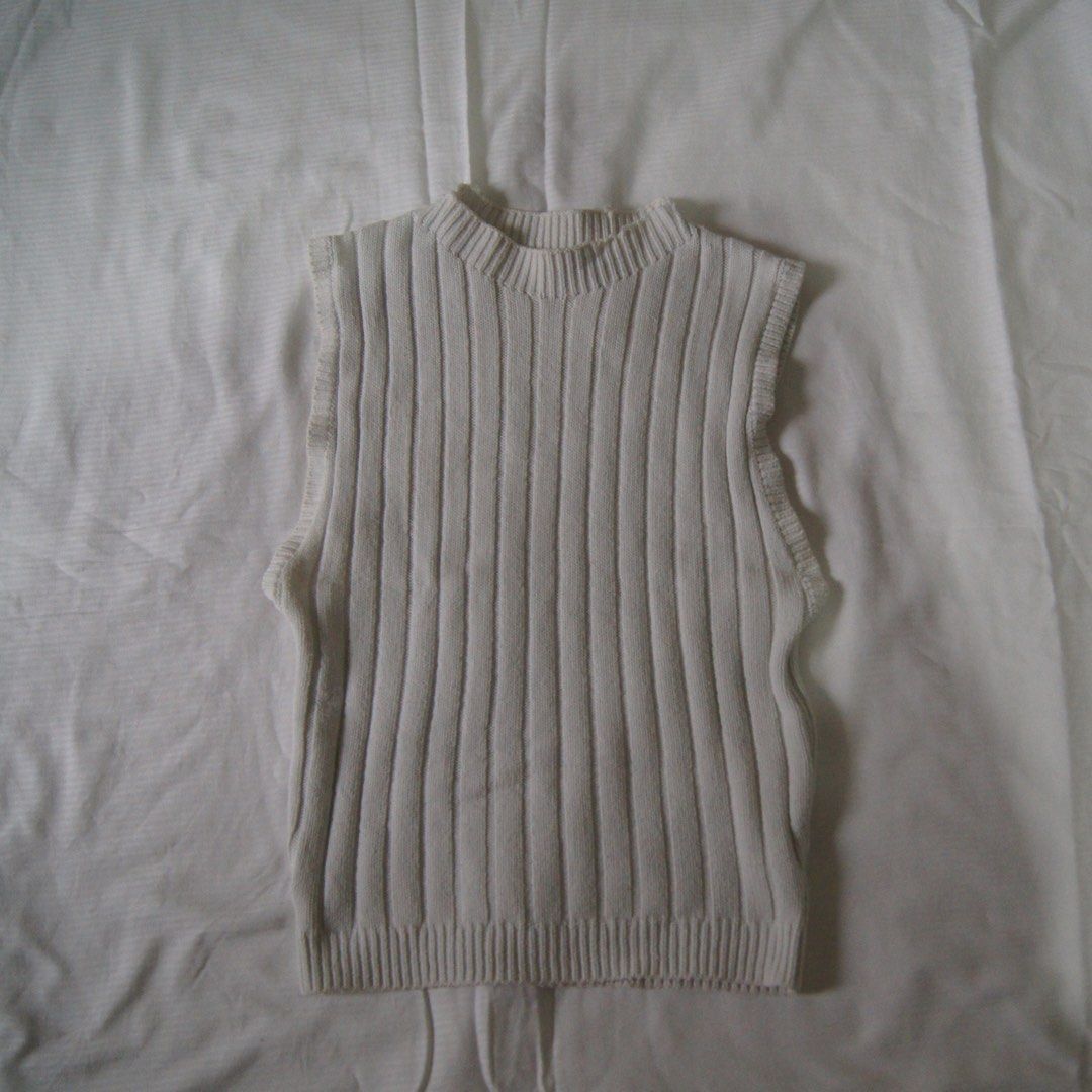 White Ribbed Sleeveless Sweater Vest (Category: Sleeveless) located in Iloilo. Submitted by 080789 (Listing ID 1451675988, Image 1). Description: - White ribbed sleeveless sweater vest - High neckline - Versatile for layering or wearing on its own - Comfortable knit material - Ideal for casual or smart casual outfits - Easy to style.