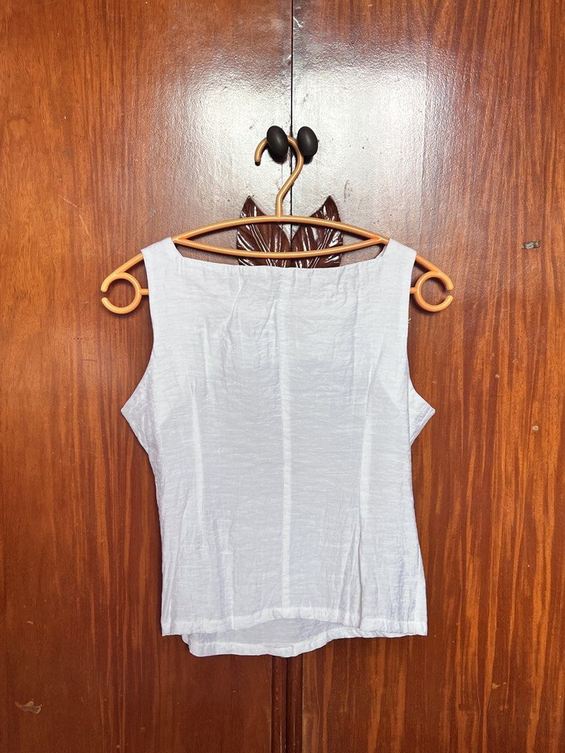 White Sleeveless Blouse Top (Category: Sleeveless) located in Manila. Submitted by celestial111 (Listing ID 1451567744, Image 2). Description: .