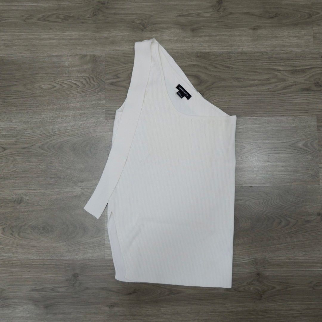 white urban revivo one shoulder top (Category: Sleeveless) located in Santa Ana. Submitted by pagbenta (Listing ID 1451620243, Image 1). Description: - size on tag: large.