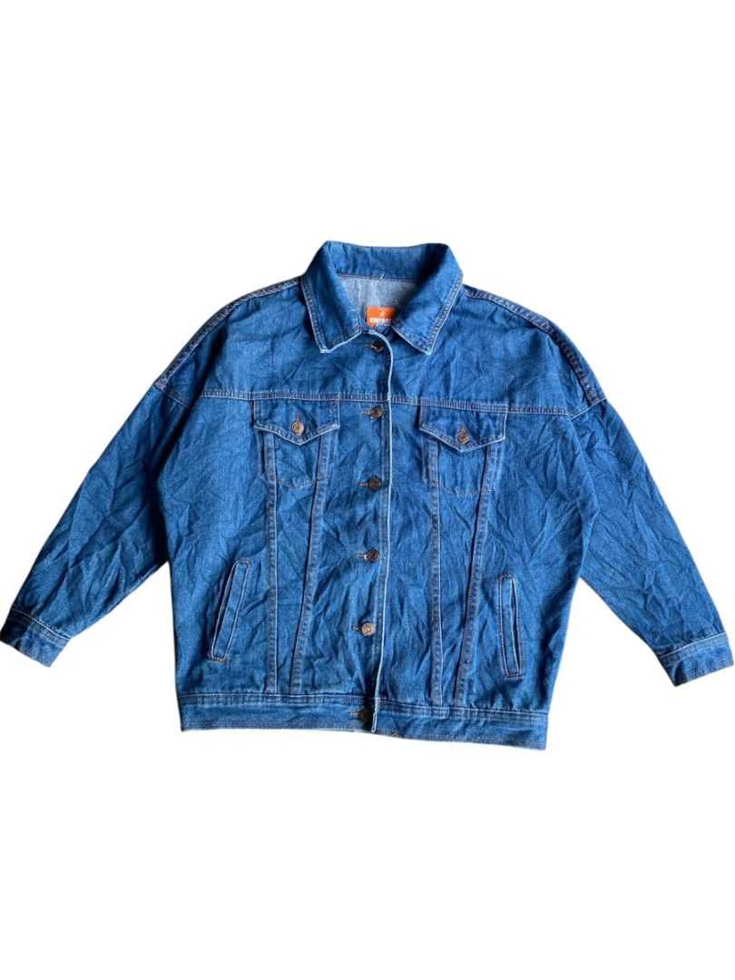 YOUNG MODERN BASIC Denim Jacket (Category: Coats, Jackets and Outerwear) located in Bachok. Submitted by arfz.thrift (Listing ID 1451561779, Image 1). Description: - pit dada 25 " " bawah 19.5 - Labuh 26 - condition cun macam baru - lengan style singkat.