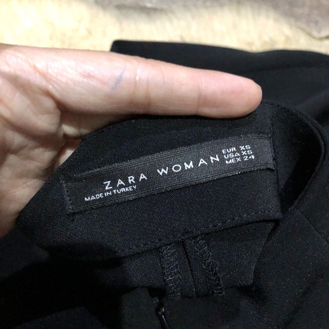 Zara Ruffle Black Midi Skirt Rok Span Hitam (Kategori: Gaun & Rok) berada di Surabaya. Dikirim oleh jennipreloved (ID iklan 1451583968, Gambar 3). Deskripsi: - Kondisi seperti baru - Masih bagus banget - Original zara.