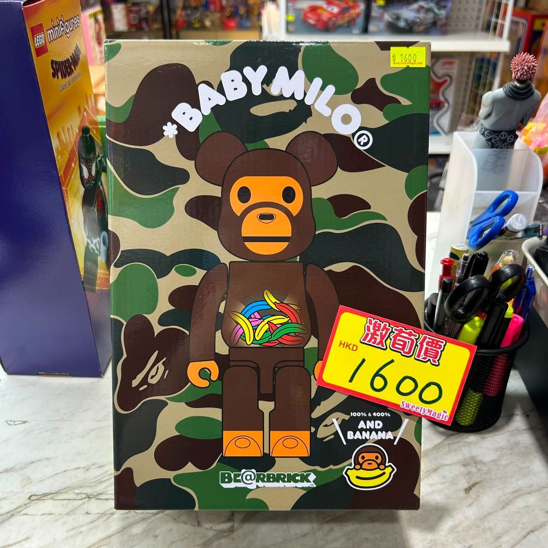 （旺角家樂坊17樓門市現貨）Medicom Toy Be@rbrick Bearbrick A BATHING APE BAPE Baby Milo and Banana 100% & 400% （分類：手辦雕像）位於 Hong Kong。 由 sweetymagic_hk 提交（商品編號 1451751239，圖片 1）。簡介： 歡迎到門市購買: (付款前show番呢個對話比門市同事睇,以防收錯價) 📍旺角門市: 登打士街56號 家樂坊商場17樓1733號鋪 營業時間：Mon-Sun 11:30am-8:00pm 網店與門市之貨品價格, 會因各平台成本不同及其他因素而會有所變動及差異, 最終貨品的定價,不論閱讀本條款與否 , 本公司依然擁有最終決定權(不會有另行通知), 敬請原諒。 網購: https://www.sweetymagic.com/categories/。