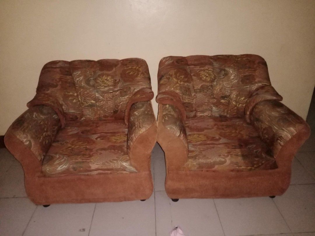 3-Seater Sofa and 2 Armchairs - Floral Pattern (Category: Sofas) located in Manila. Submitted by max_81 (Listing ID 1451798423, Image 2). Description: 🛋️ FOR SALE: Classic 3-Piece Sofa Set (4–6 Seater) Price: ₱8,000 Condition: Unused / Stocked (Needs light cleaning lang po dahil sa alikabok) Location: Magdalena Subdivision, San Juan, Balagtas Bulacan Details & Features: 🛋️ Inclusions: 1 Long Sofa (3-seater) + 2 Single Armchairs (1-seater each) 