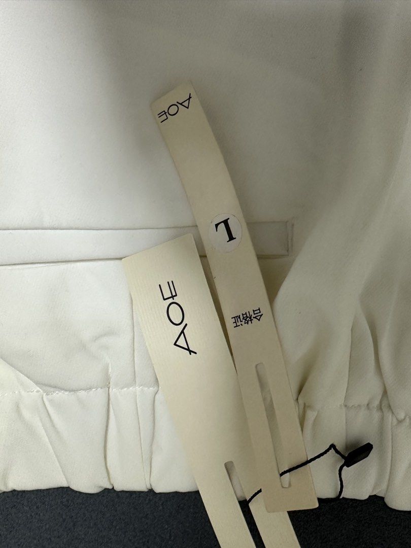 由 stuffs_labs (刊登 ID 1451754586，圖片 3) 提交，位於 台北市 (Taipei) 的 女生彈性白褲 (類別：其他下身衣物)，說明：。