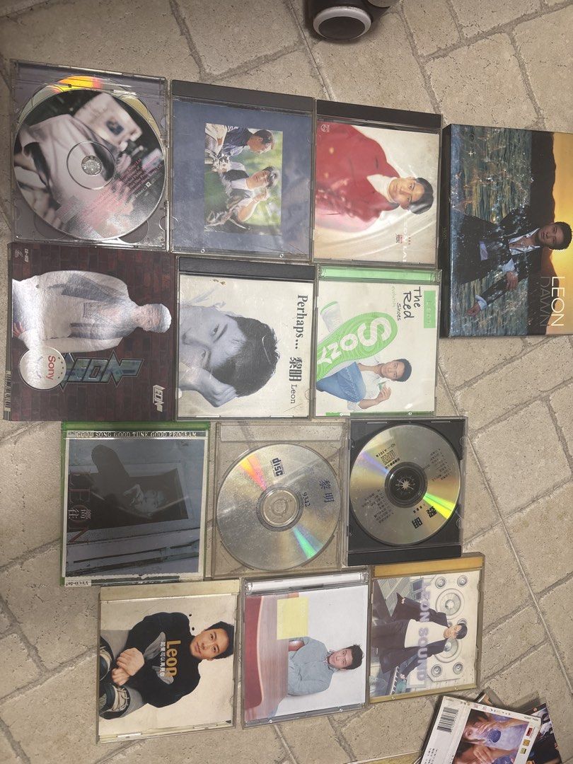 黎明 Leon Lai CD 碟合集 （分類：音樂與媒體 - CD 及 DVD）位於 Hong Kong。 由 baooobao 提交（商品編號 1451884811，圖片 1）。簡介： 黎明Leon Lai 嘅 CD 碟合集，有好多經典歌。有啲碟係單曲，有啲係專輯。全部都係 CD 格式，適合收藏或者聽歌。有啲碟面有啲花痕，但係唔影響播放。有興趣嘅朋友快啲聯絡我啦！。