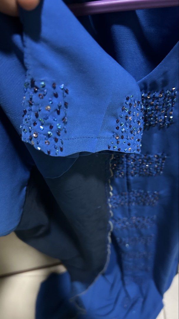 Abaya/jubah (Category: Baju Kurung & sets) located in Klang. Submitted by balqis2210 (Listing ID 1451730766, Image 3). Description: Abaya like neww!! Panjang dada - 50cm Labuh baju - 123 cm.