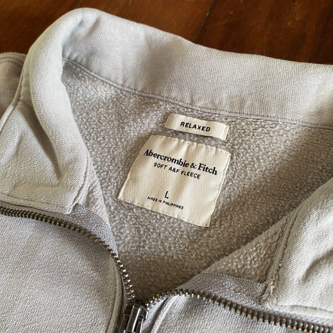 Abercrombie quarter zip (Category: Coats, Jackets and Outerwear) located in Naga. Submitted by decluttertingz_ (Listing ID 1451746688, Image 3). Description: Abercrombie & Fitch grey qzip Size L 24x27.5” 9/10 condition Issue: Minor lints.