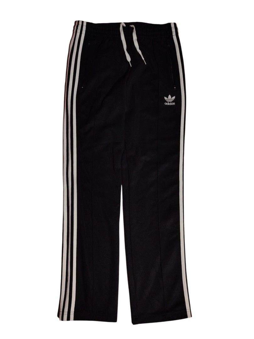 ADIDAS FIREBIRD TRACK PANTS with White Stripes (Category: Joggers) located in Dinalupihan. Submitted by treasuretrove17 (Listing ID 1451710884, Image 1). Description: PRICE🏷️ 700 Dimes Length: 40" Waist : 30" fit in 36" Inseems : 32" Rise : 8 Thighs : 11" Hem : 7.5" 📌 SEE THE DETAIL'S in PHOTO 📌Color may vary due to lighting 📌PM for more Details 📌NO COD/ Payment through Gcash 📌 Courier : J&T 🚛 - Classic black Adidas track pants - Iconic wh