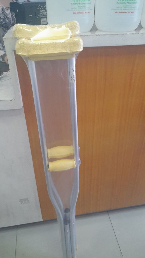Adjustable Crutches (Category: Medical Supplies & Tools) located in Manila. Submitted by cams.selling.shop_ph (Listing ID 1451868879, Image 2). Description: - Adjustable crutches - Yellow hand grips and underarm pads - Ideal for recovery or temporary mobility assistance - Easy height adjustment.