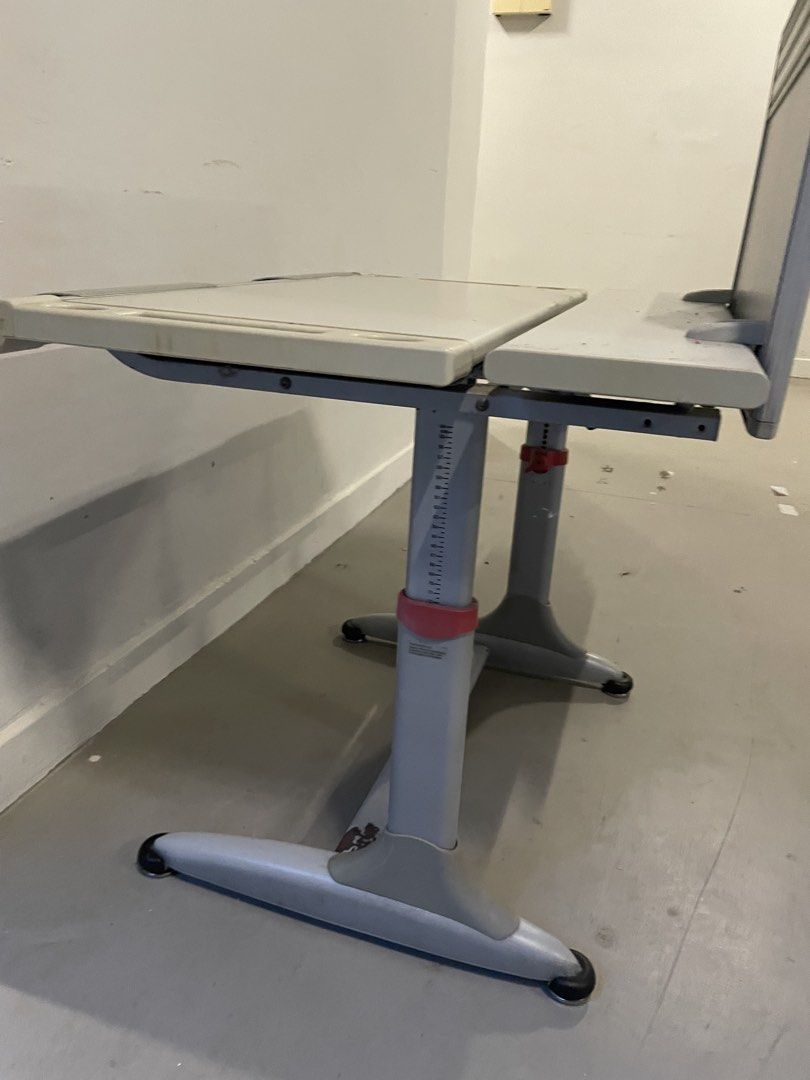 Adjustable table (Category: Tables & Sets) located in Singapore. Submitted by giant99bike (Listing ID 1451897356, Image 2). Description: .