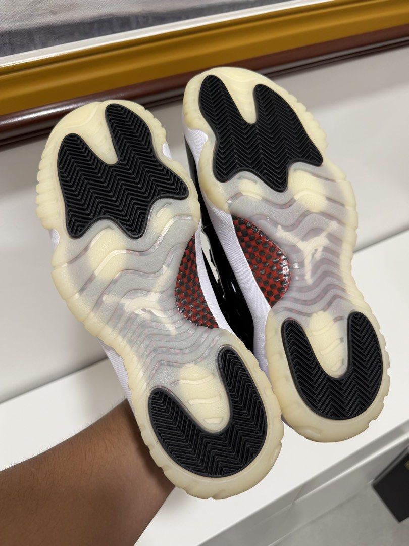 Air Jordan 11 Retro 72-10 (Category: Sneakers) located in Angeles City. Submitted by kulthrift1738 (Listing ID 1438206574, Image 2). Description: Nike Air Jordan 11 Retro Low “72-10” From canada kaya no box fresh na fresh from collector.