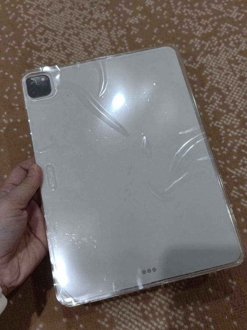Apple ipad pro 11 case (Category: Cases & Sleeves) located in Makati City. Submitted by berean87 (Listing ID 1425427609, Image 3). Description: ipad pro 11 case. no damage. brandnew extra. .