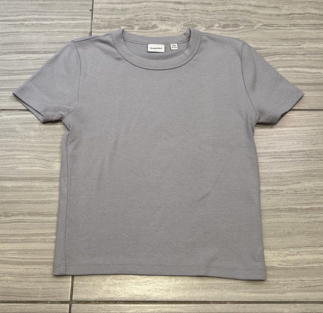 ARITZIA Sunday Best Baby Tee (Category: Shirts) located in Alburquerque. Submitted by gillie_ (Listing ID 1451740212, Image 2). Description: • Authentic from the USA • Fits XXS-XS • Snug, Cropped/Baby tee fit • Color: Gray • ✨ Buy 2+ items for a discounted total • Please READ INSTRUCTIONS ON LAST SLIDE before inquiring❣️.