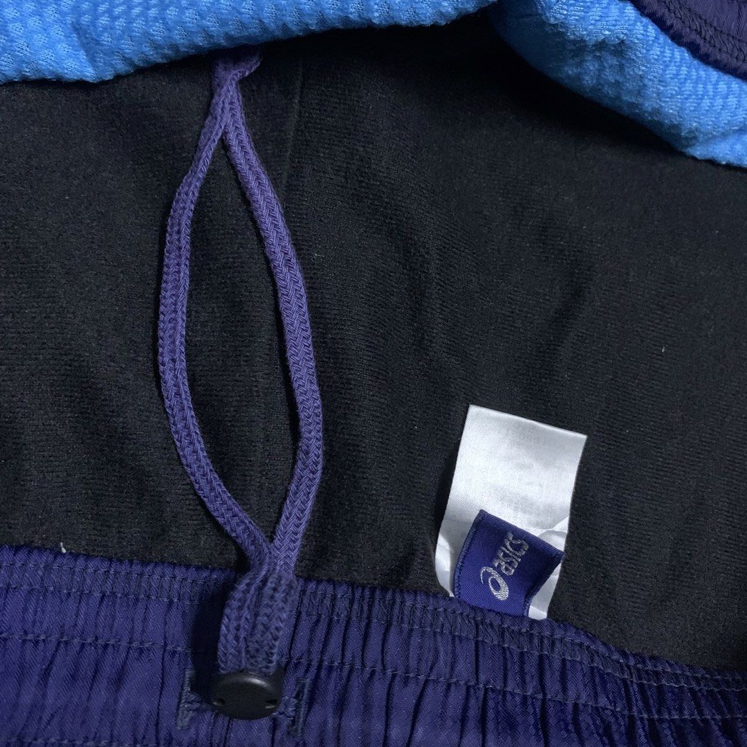 Asics Trackpants (Category: Joggers) located in Alor Setar. Submitted by chalkhaerstore (Listing ID 1451704327, Image 2). Description: - PINGGANG 38-42 / LABUH 42 - CONDITION 8/10 - 2 LAYER - NAK DETAILS ITEM BOLEH PM.