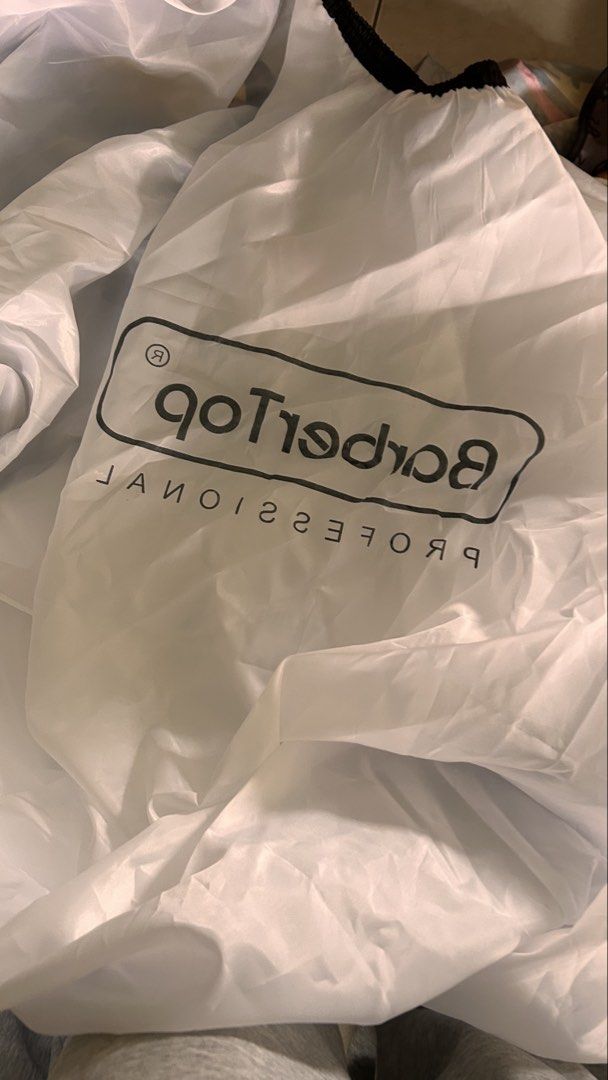 Assorted Barber Stuff (Category: Men's Grooming) located in Singapore. Submitted by oddcloud.7bda76 (Listing ID 1451748579, Image 3). Description: Assorted barber stuff pm for what u want 30cm ringlight x2 tuft vista c clipper shaver kemei trimmer black gloves crocodile clip fading brush hair brush shears water spray straight razor dusting fan combs mirror capes.