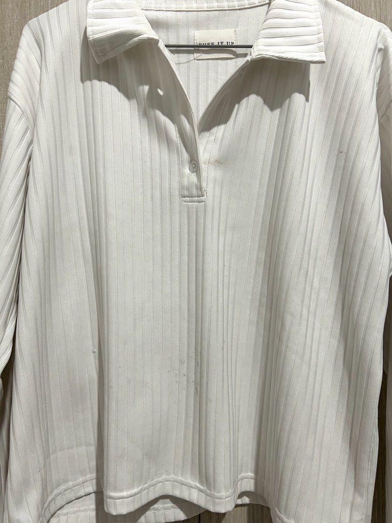 Atasan Basic (Kategori: Atasan) berada di Jakarta Pusat. Dikirim oleh bloombae (ID iklan 1451763095, Gambar 2). Deskripsi: LD 120 cm masih masuk Ada beberapa defect noda.